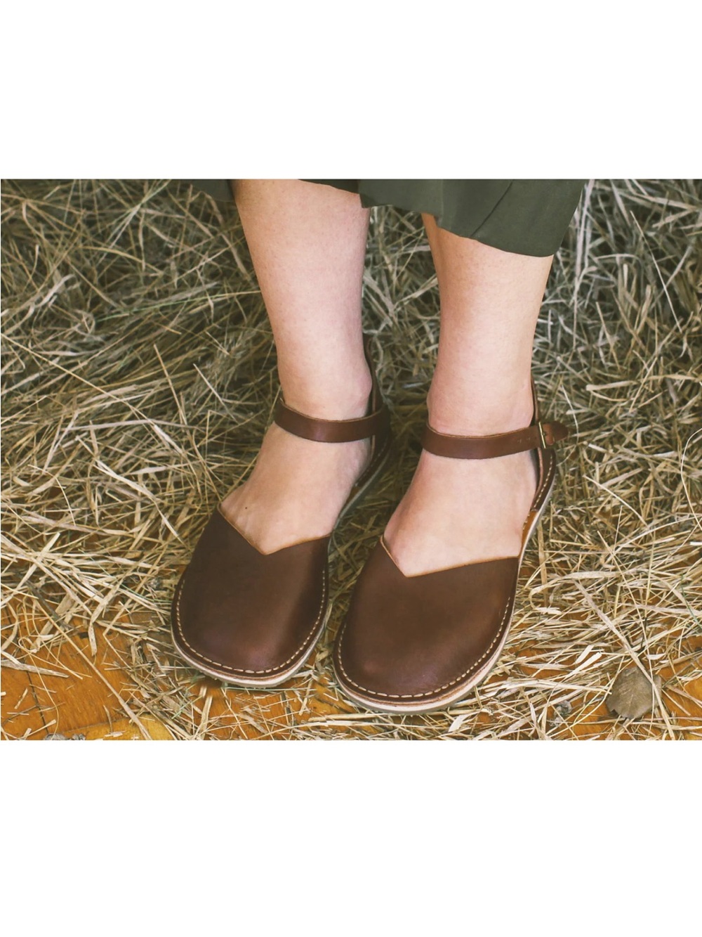 Crupon Travis Leaf Shoes - brown leather sandals- 36